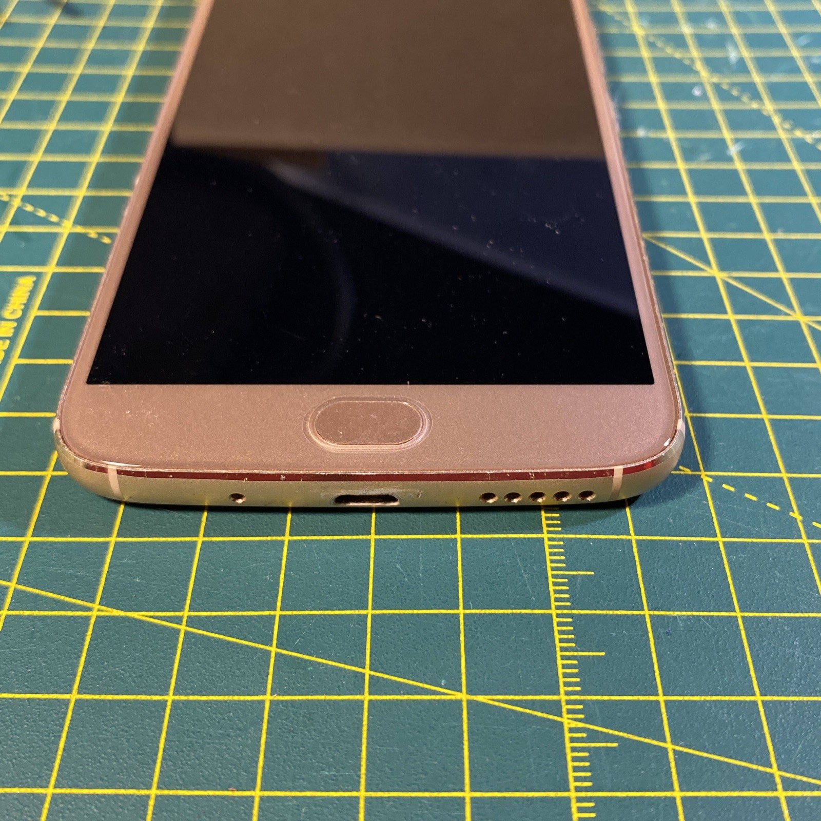 Motorola Moto G5S Plus GOLD 64GB- FOR PARTS ONLY