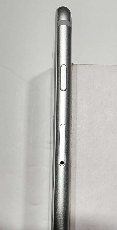 Apple iPhone 6 (A1586) – Silver – PARTS ONLY – BAD MOTHER BOARD