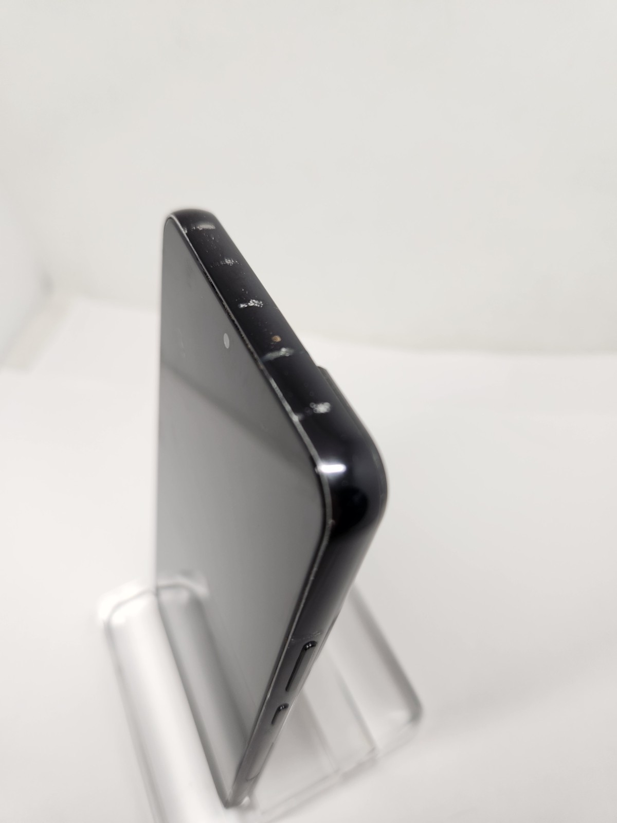 Samsung Galaxy S22 SM-S901U FAIR with Very Light Screen Shadow. AT&T Locked