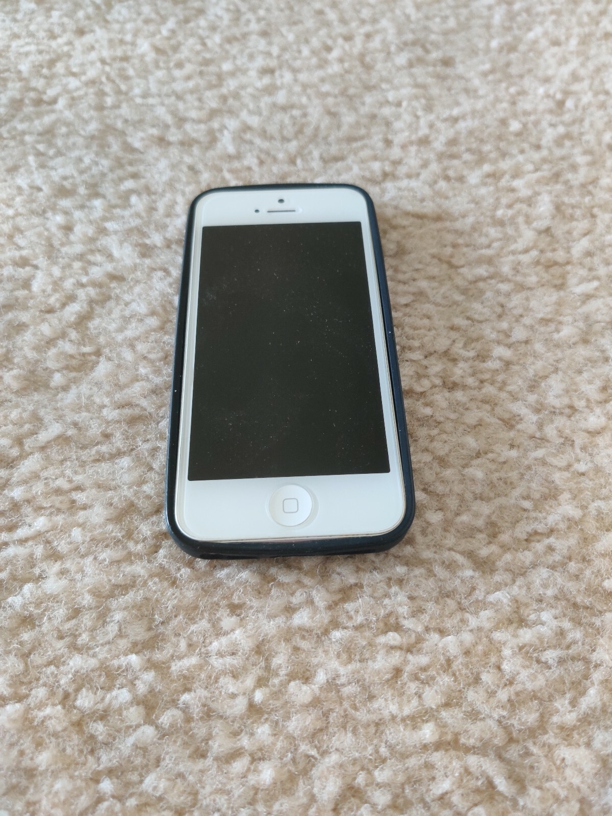 Apple iPhone 5 – 64GB – White & Silver (Verizon) A1429 (CDMA + GSM)
