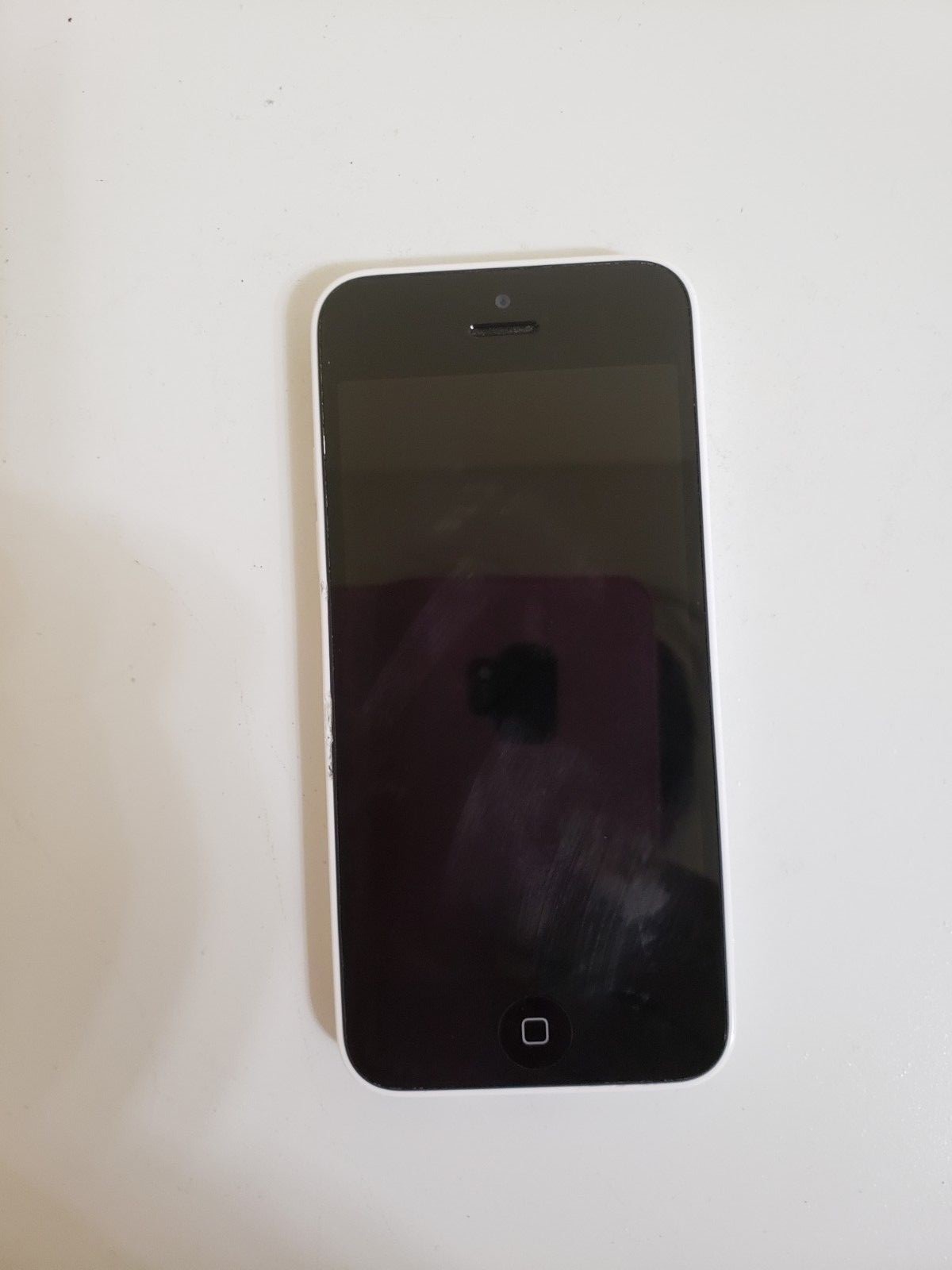 Apple iPhone 5c – 8GB – White (Unlocked) A1532 (CDMA + GSM) For parts or repair