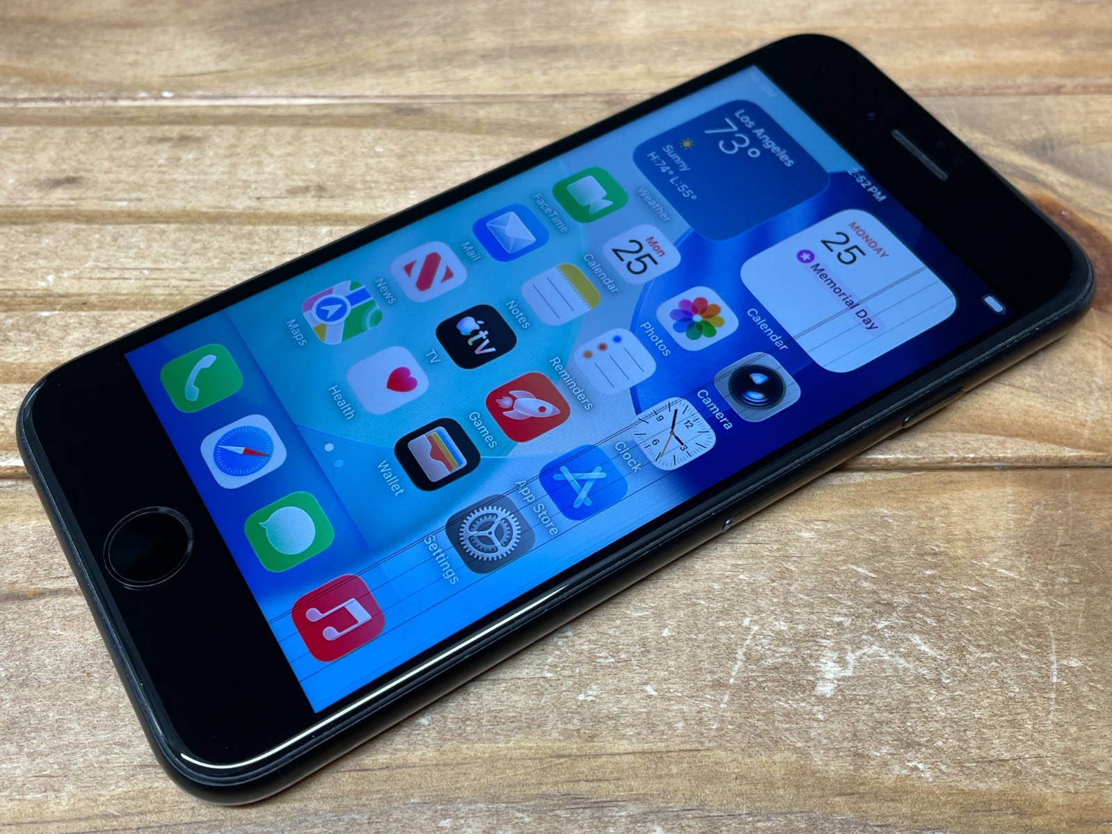 Apple iPhone SE 2nd Gen – Black – 128GB (Unlocked) A2275 – Works – Bad Screen