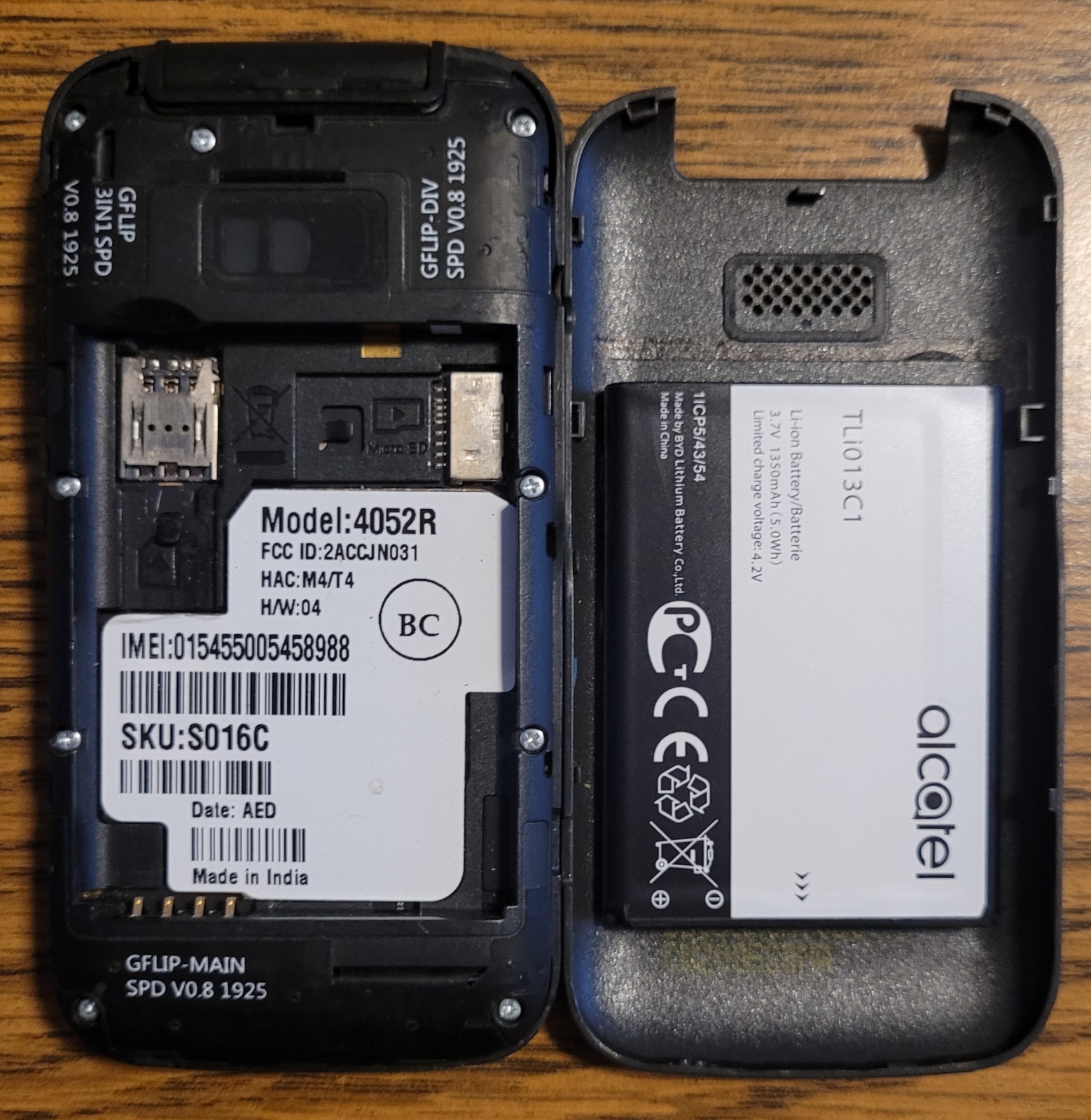 Alcatel SmartFlip 4052R – Gray and Black ( AT&T ) 4G VoLTE Flip Phone – Bundled