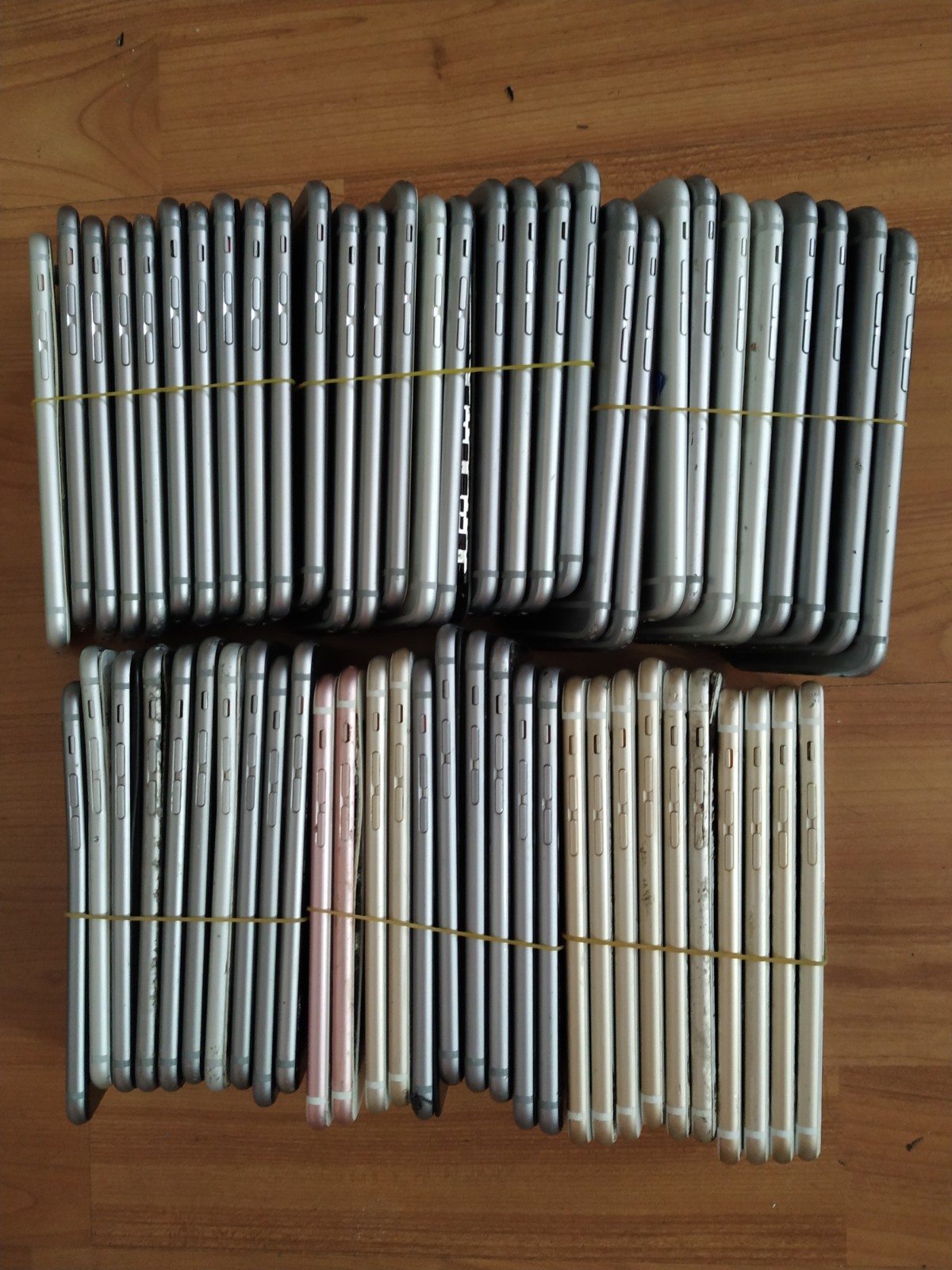 Lot of 60 Apple iPhone 6 or 6s 16GB or 32GB for parts