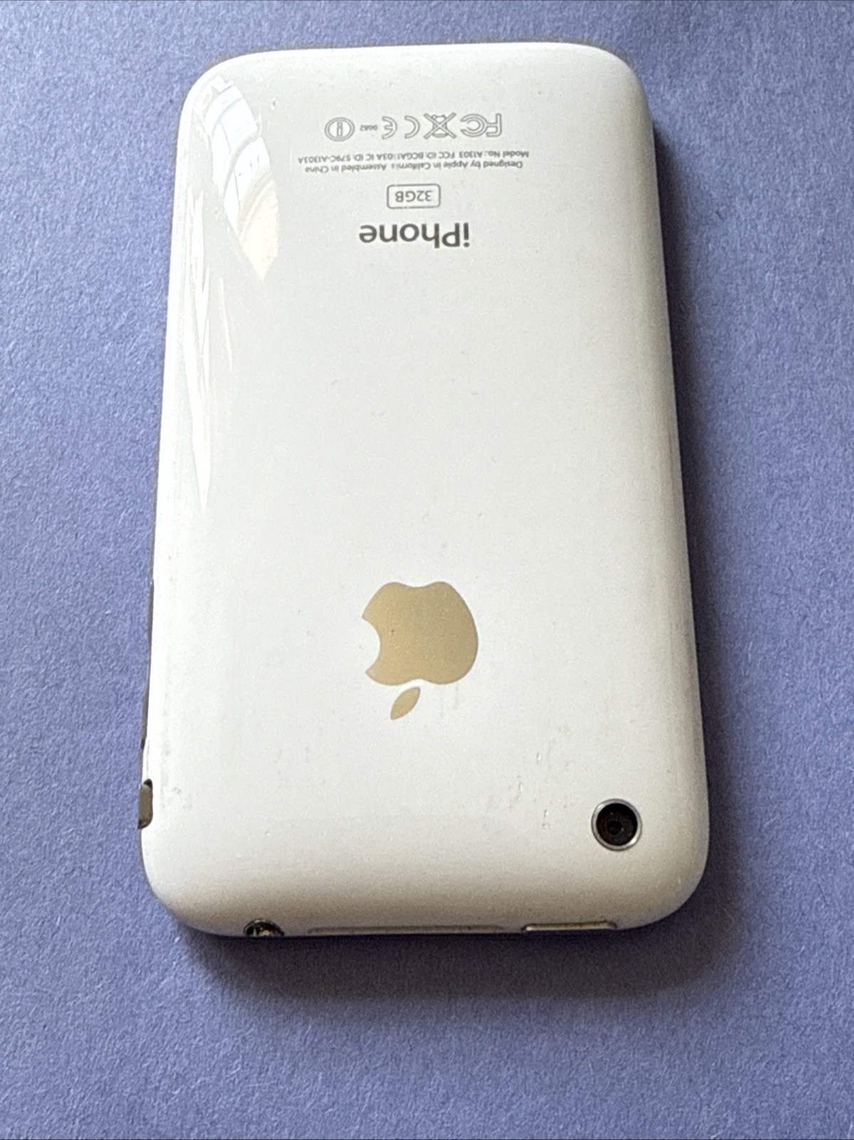 Apple iPhone 3GS 32GB AT&T) A1303 (GSM) Collectible