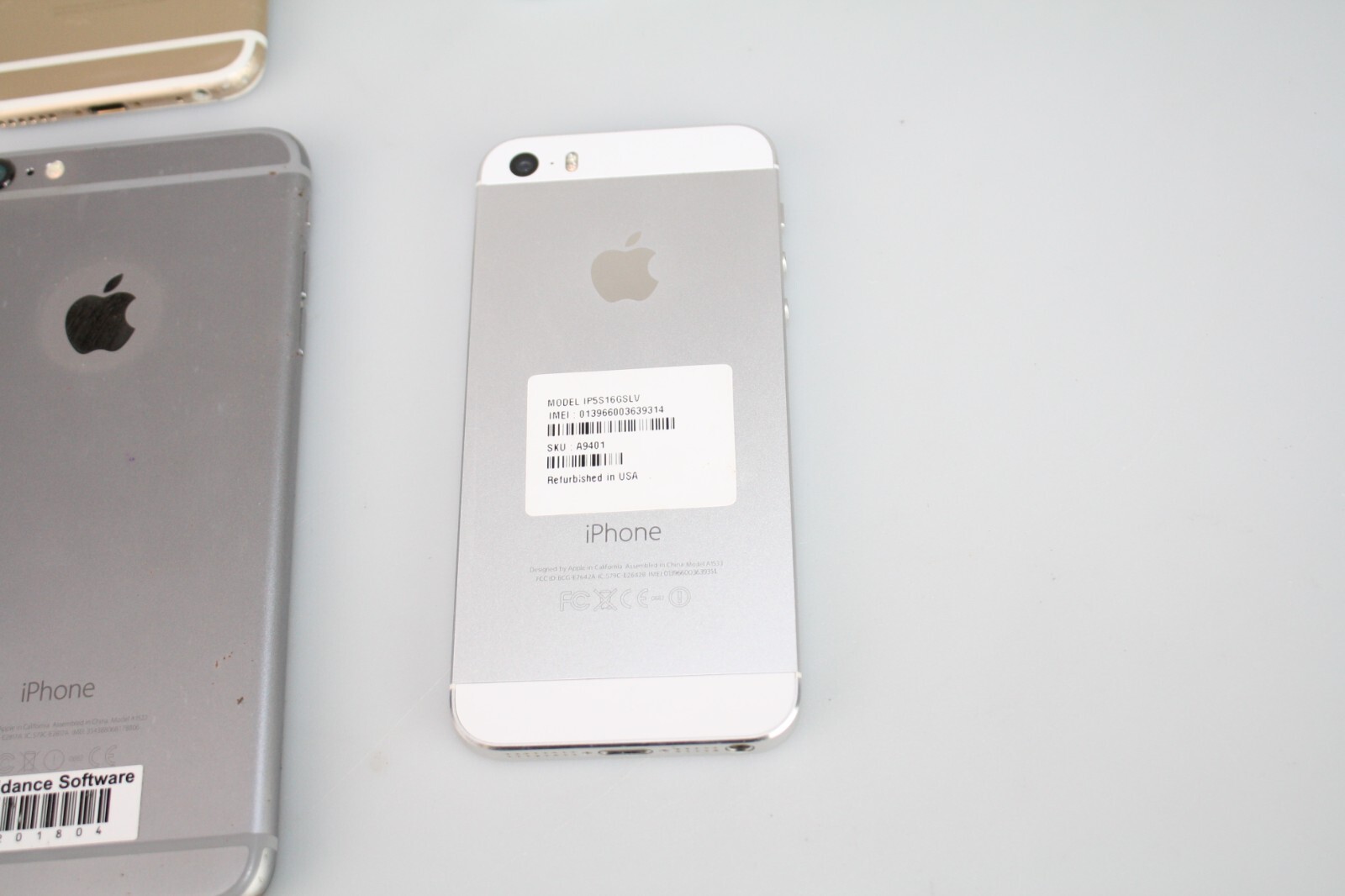 Lot of (4) iPhones A1633, A1522, A1533 – *FOR PARTS OR REPAIR*