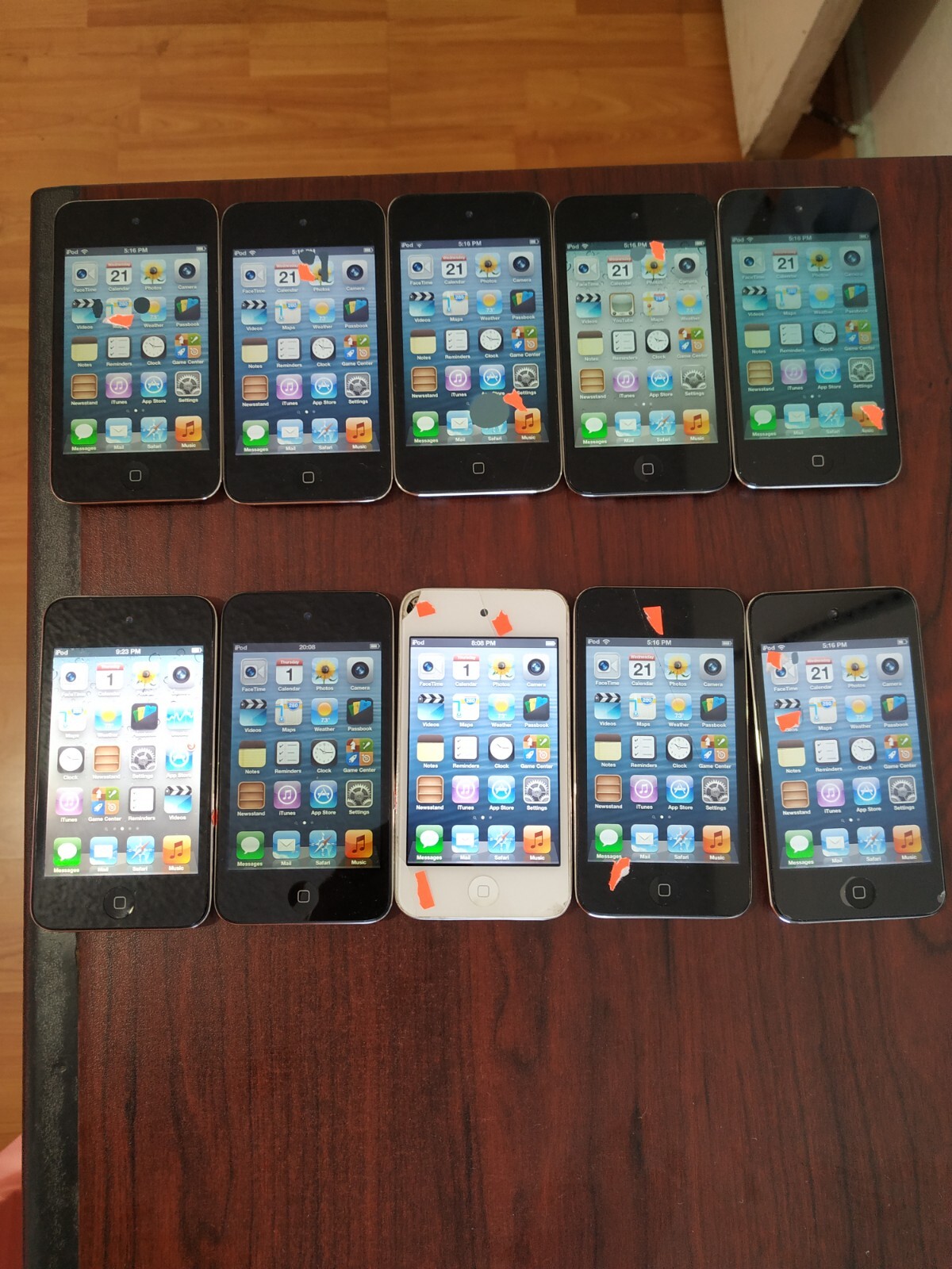 Lot of 10 Apple iPod Touch 4th Gen 32GB(1pc)/ 16GB(3pcs)/ 8GB(6pcs) for parts