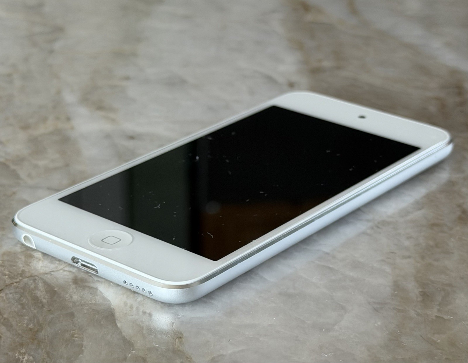2 Mint Smartphone Devices Apple iPod Touch 6 Samsung Galaxy J3