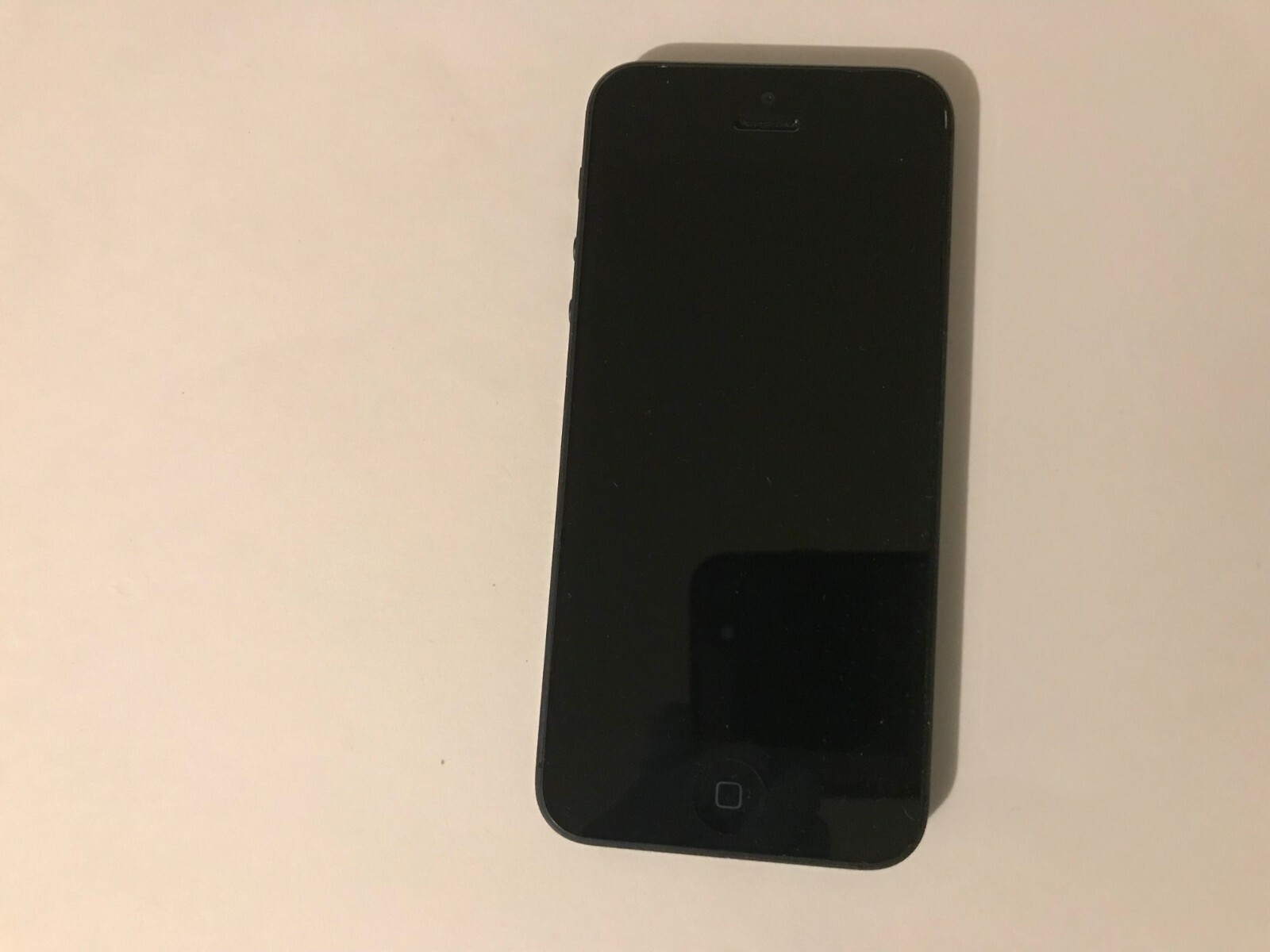 Apple iPhone 5 16GB iOS Verizon Wireless 4G LTE Black Black Smartphone