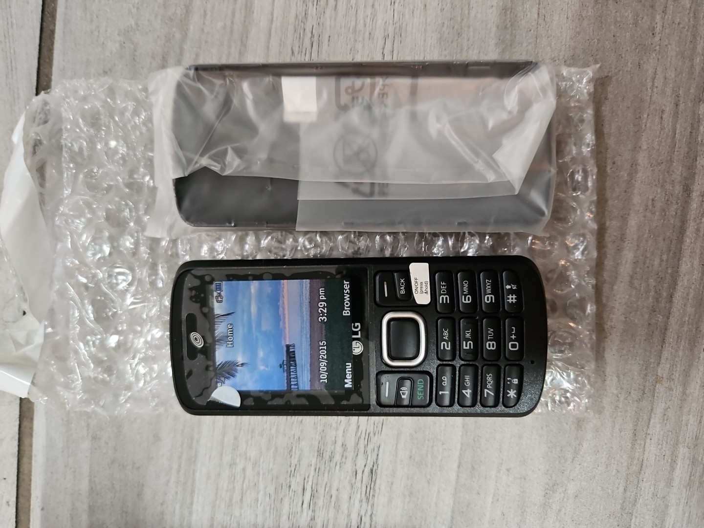 LG 328BG TracFone Black and Gray Cellular Prepaid Cell Phone. NEW
