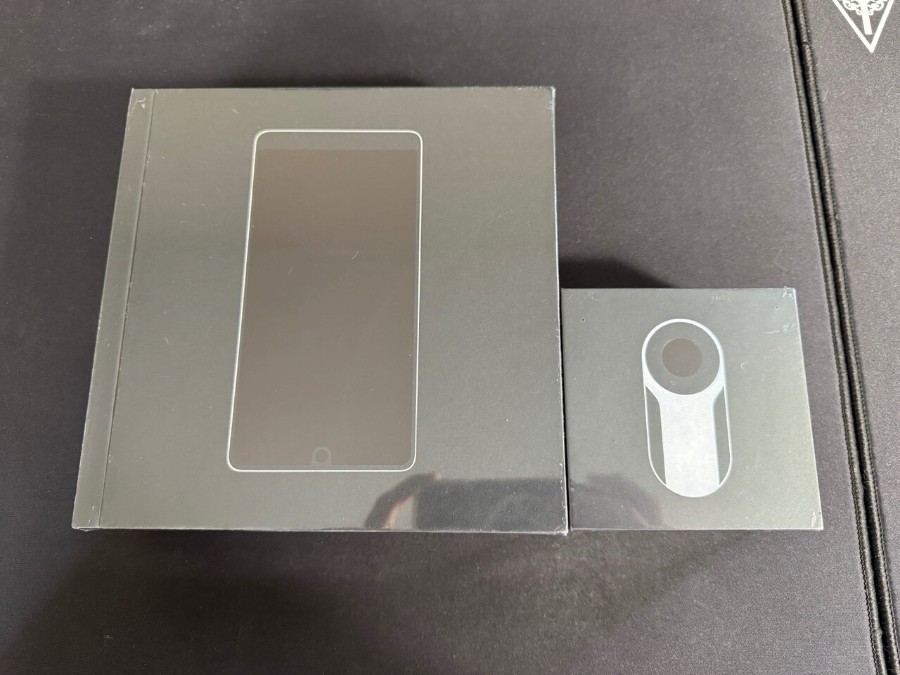 SEALED NEW BUNDLE Essential PH-1 – 128 GB – Pure White (Unlocked) 360 Camera
