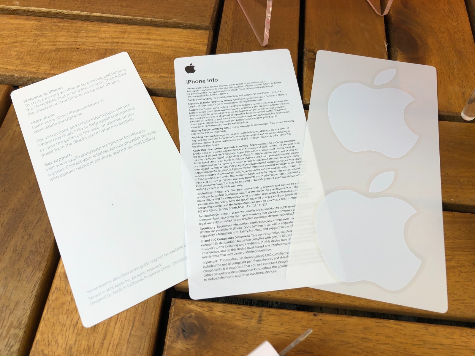 Complete – APPLE IPHONE SE SPACE GRAY A1662 w/ New EarPods SCREEN LOCKED – READ
