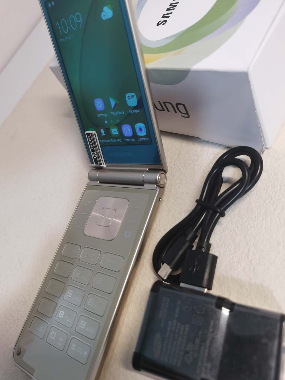 Samsung Galaxy Folder G1600 Dual SIM 16GB Flip SmartPhone (Unlocked )