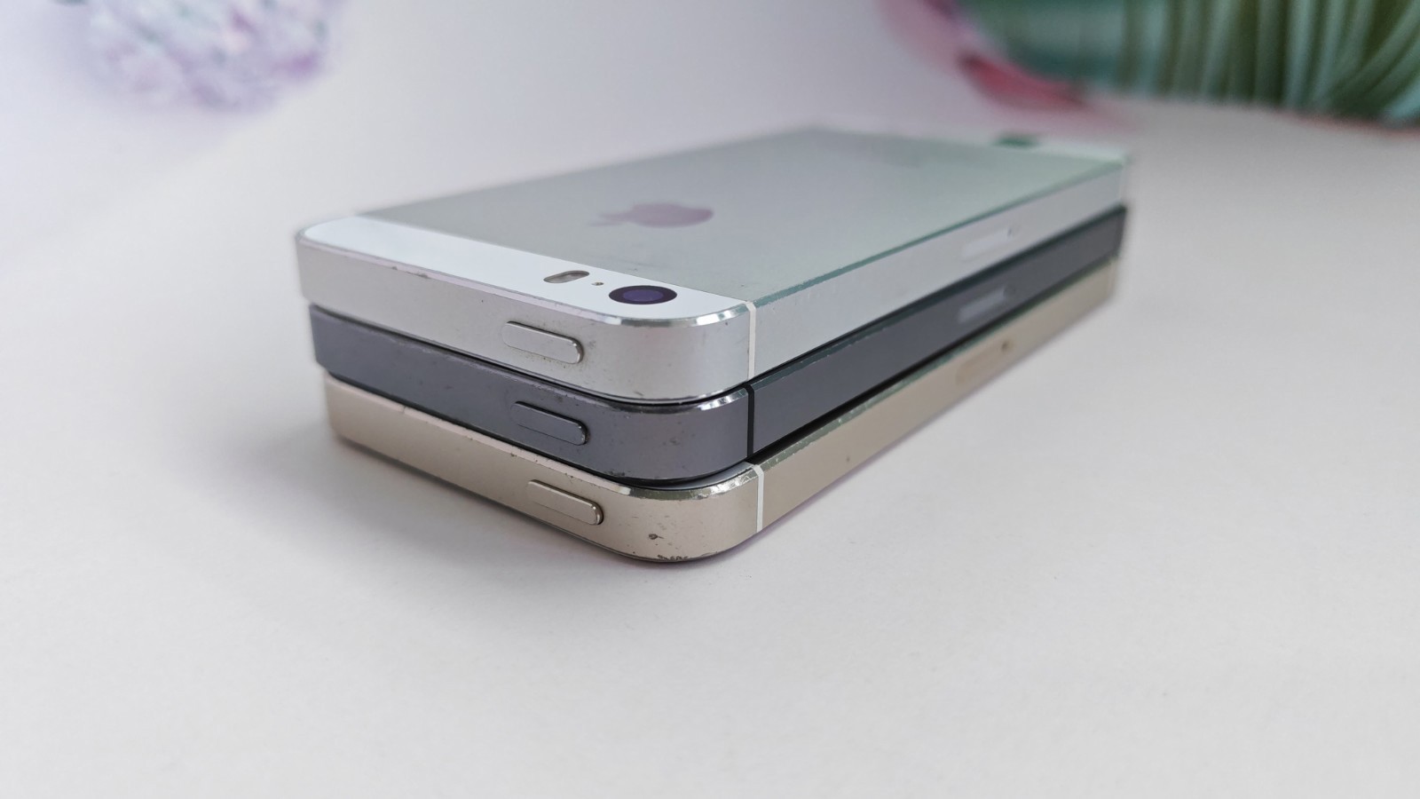 Apple iPhone 5s Unlocked New Battery – 16 GB/32 GB/64 GB- ALL COLOR ON SALE