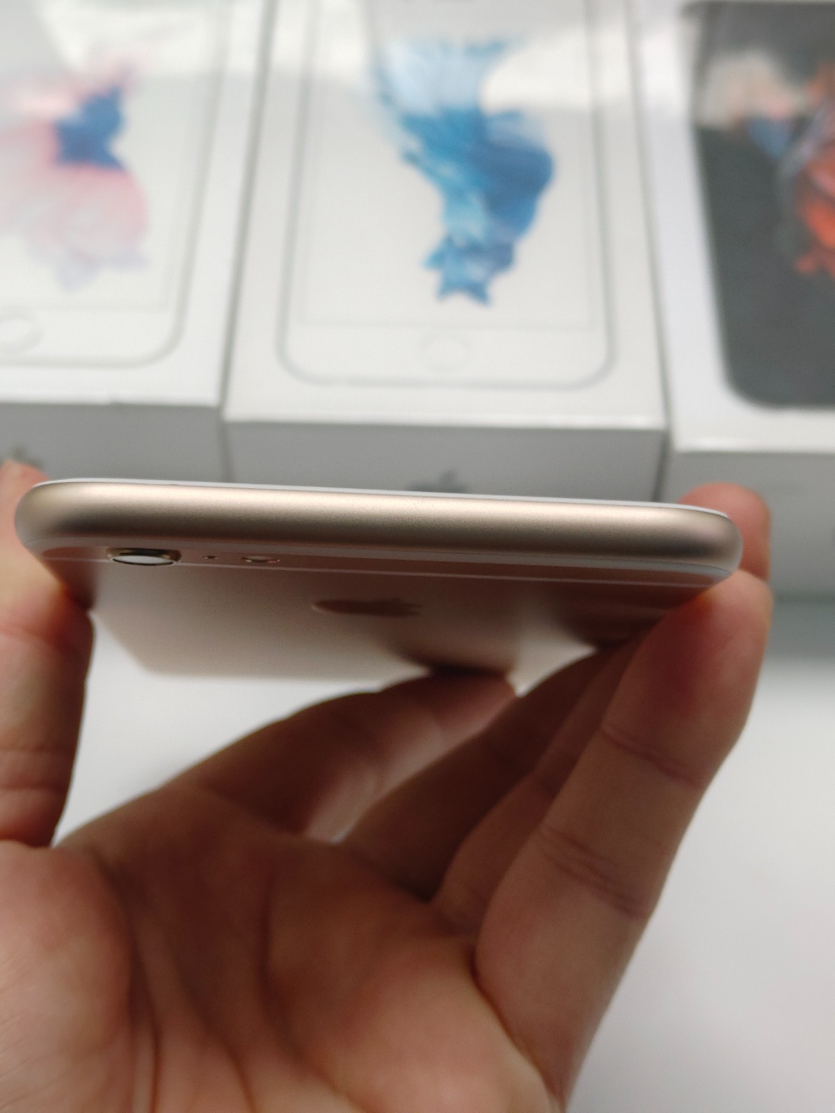 Boxed Apple iPhone 6s/6s PLUS 16/32/64/128GB Factory UNLOCKED(any carrier)