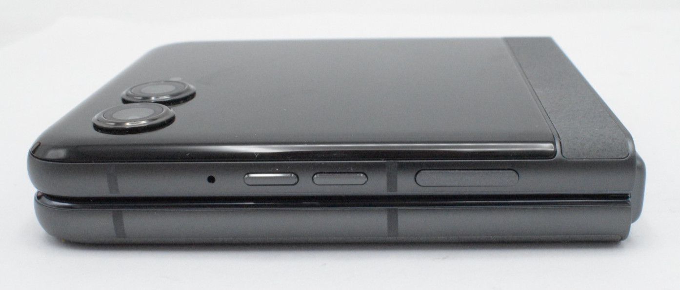 Motorola Razr 2024 256GB Koala Gray XT2453V (Straight Talk) ** FOR PARTS ONLY **