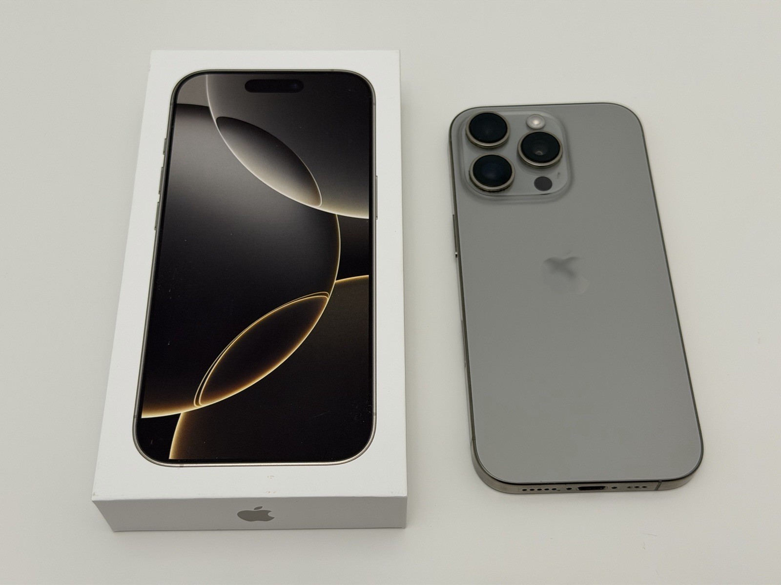 Apple iPhone 16 Pro – 256 GB – Natural Titanium (Unlocked) – EUC