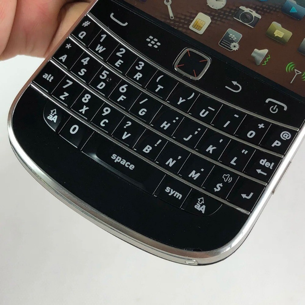 Original BlackBerry Bold 9900 (Unlocked) WiFi 5MP Camera 8GB Touchscreen Phone