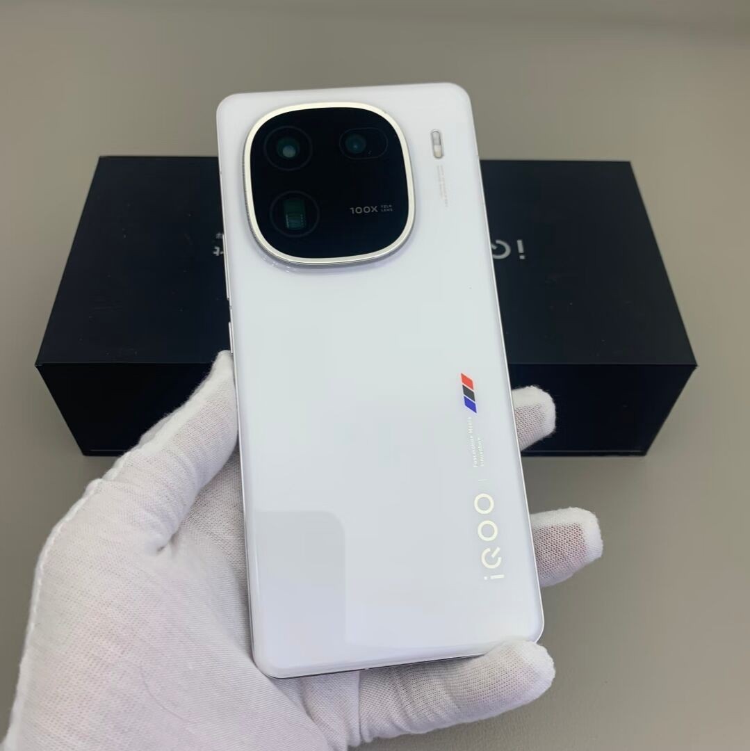vivo iQOO 12 5G 6.78″ 64MP 256GB 512GB 1TB Snapdragon Android 14 5000mAh
