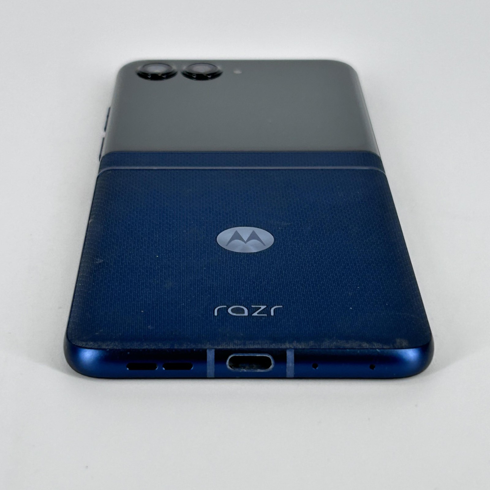 Motorola Razr (2025) Gibraltar Sea 256GB – T-Mobile – Back Glass Cracked
