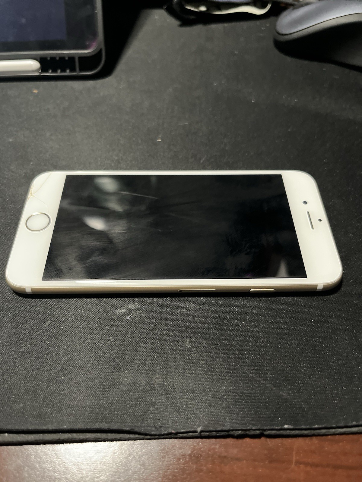 Apple iPhone 6 – 16GB – Gold (Unlocked) iOS – 4in Screen – 8MP Camera