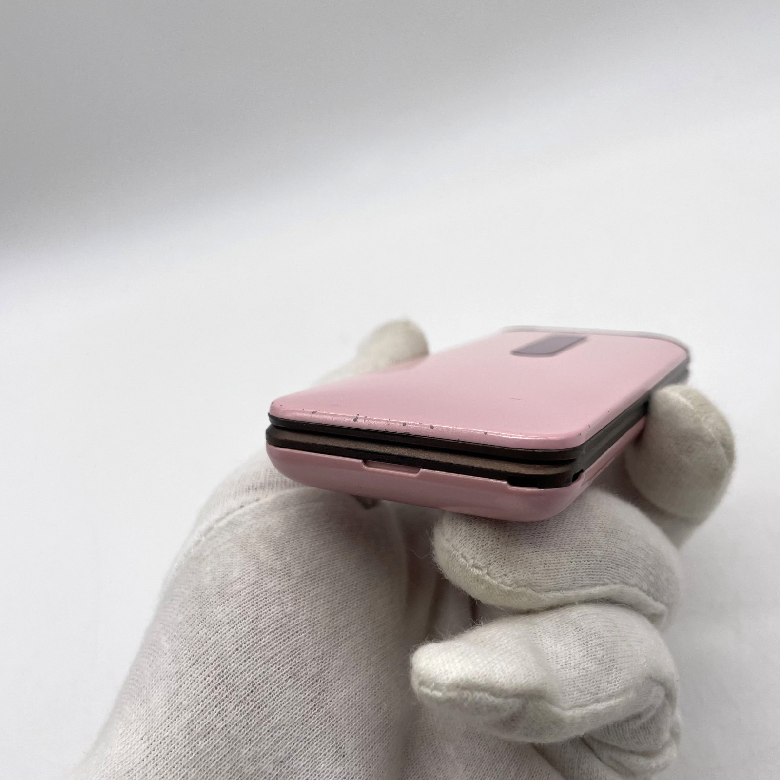 KYOCERA GRATINA KYF31 Pink Android Flip Phone Unlocked SIM Free Japan Clean