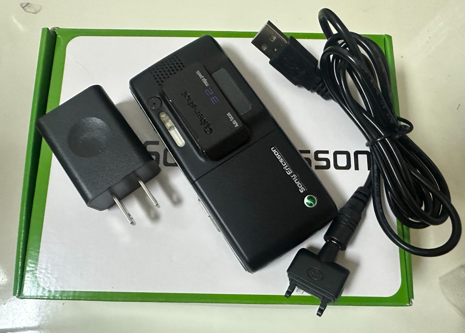 Original Unlocked Sony Ericsson K800i 3G GSM Tri-Band 3.15MP Camera Bluetooth FM