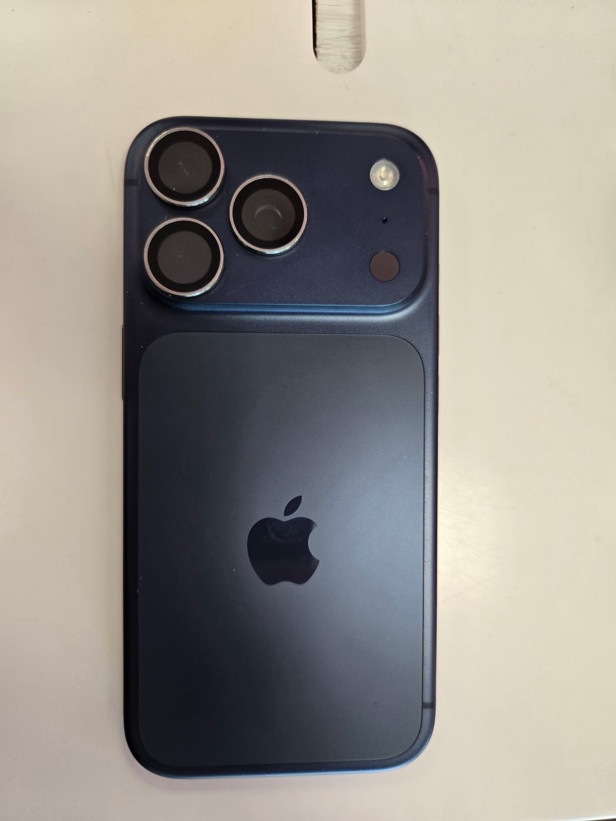 Iphone 17 Pro 256GB deep blue , lock for T-mobile, Good condition