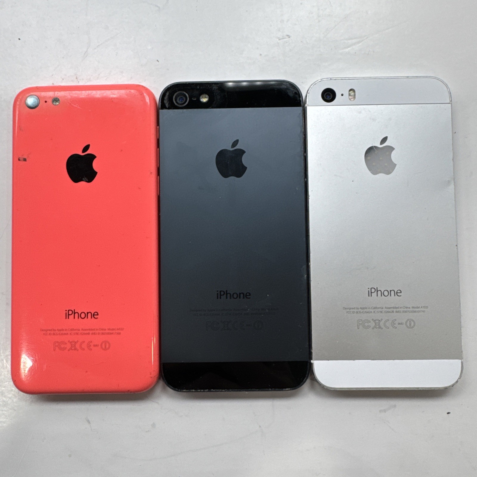 *for parts or repair* Lot of 3 iPhones 5(a1429) 5s(a1533) 5c(a1532)