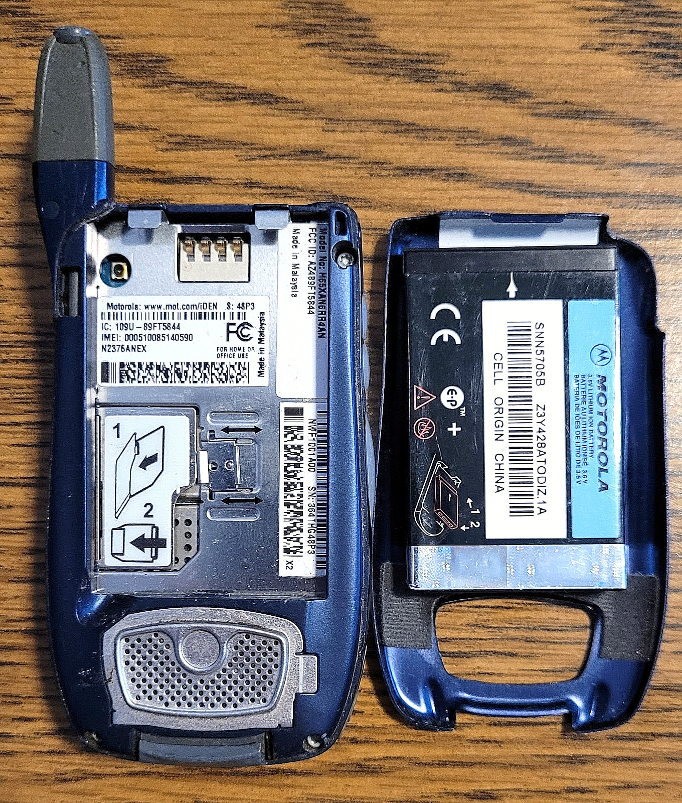 Motorola i760 – Blue and Silver ( Nextel ) Rare iDEN Flip Phone w/ 3 Games