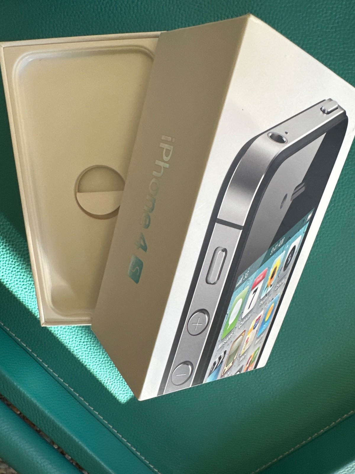 Apple iPhone 4 Black Smartphone Wi-Fi Bluetooth iOS A1332 3.5in Single SIM Bar.