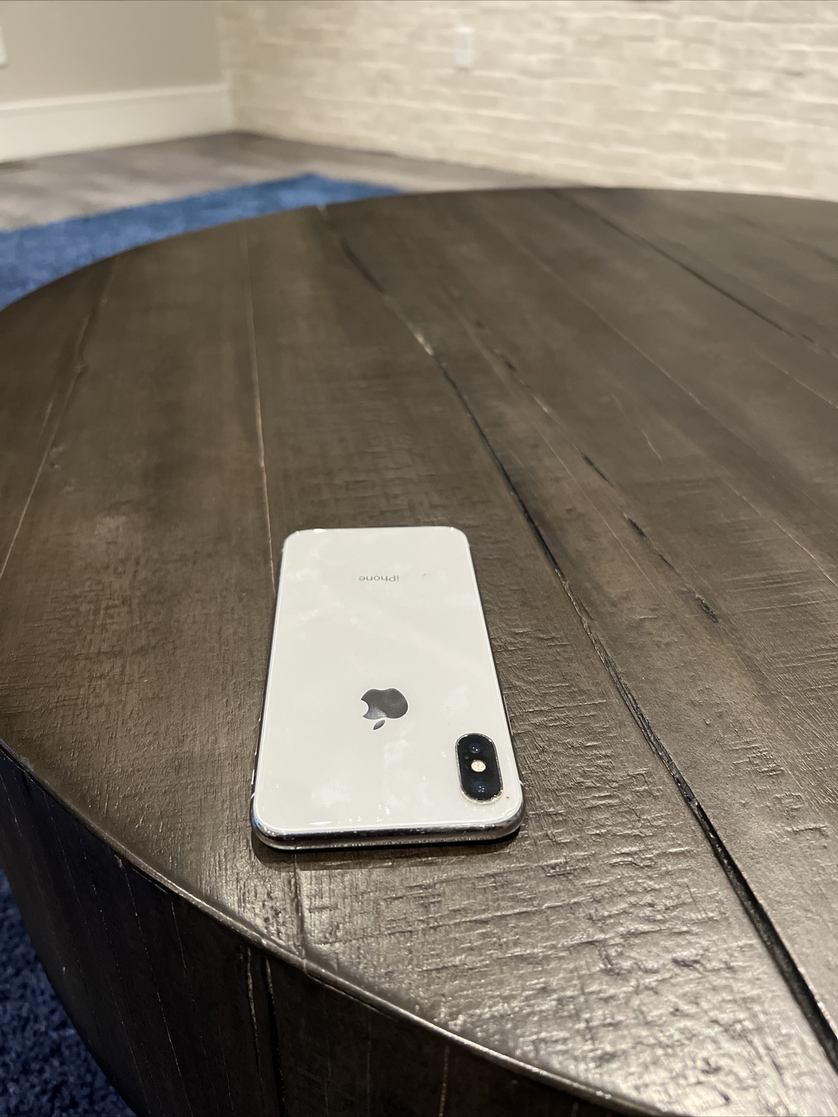 Apple iPhone X – 64GB – Silver (Verizon) A1865 (CDMA + GSM)