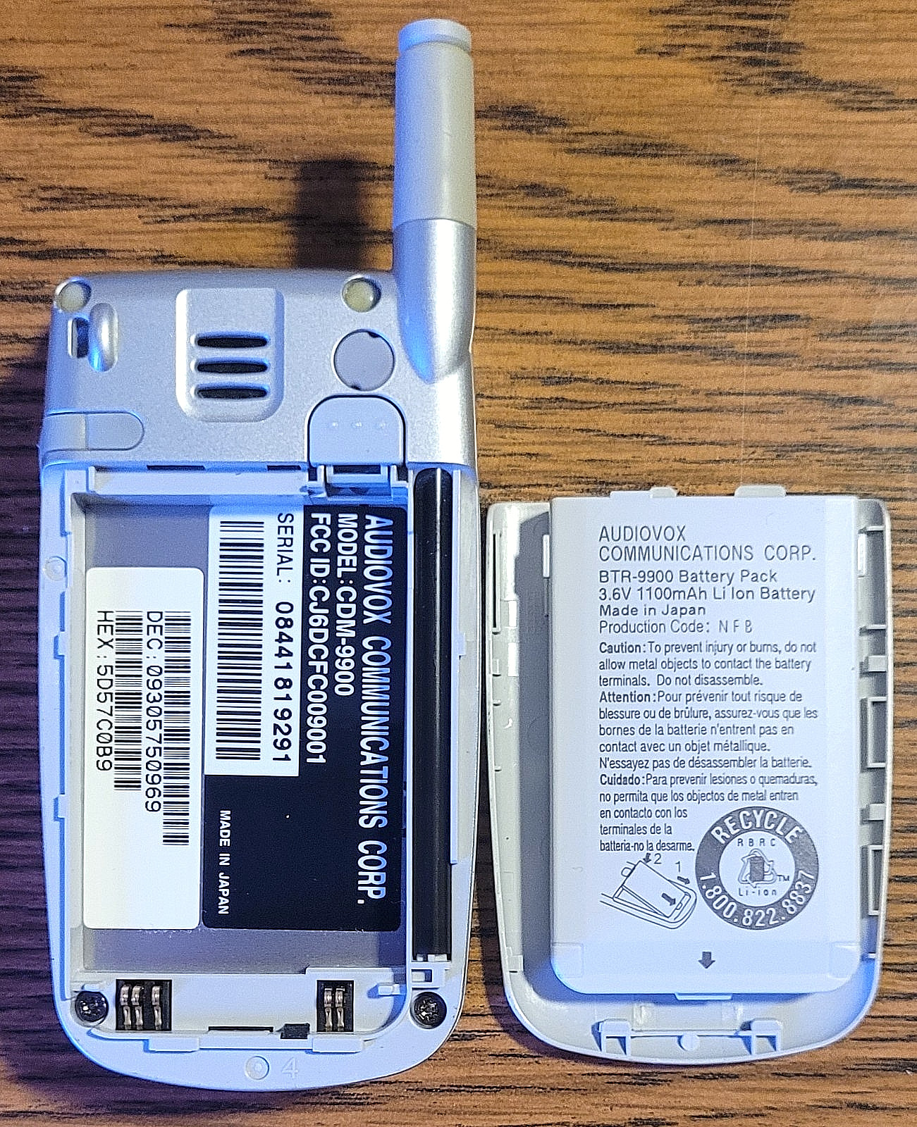 Audiovox CDM-9900 – Silver and Gray ( Verizon ) Super Rare Flip Phone – Bundled