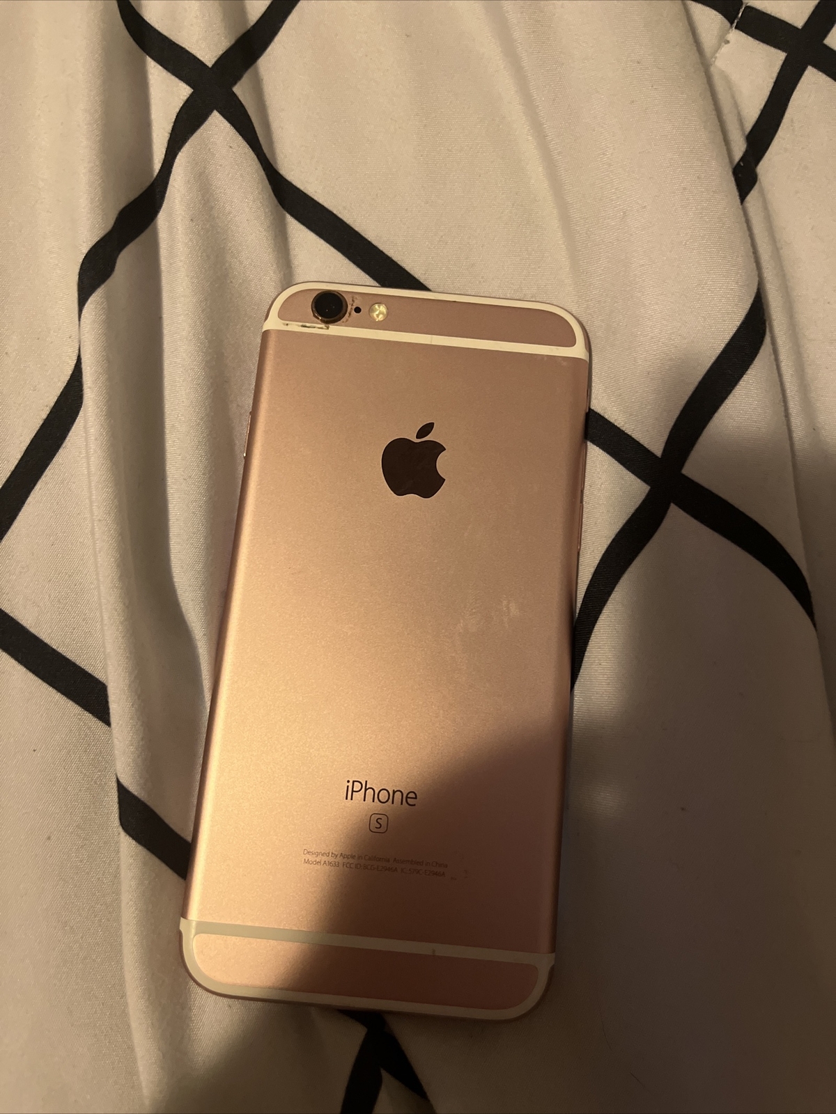 Apple iPhone 6s – 64GB – Rose Gold (Unlocked) A1633 (CDMA + GSM)