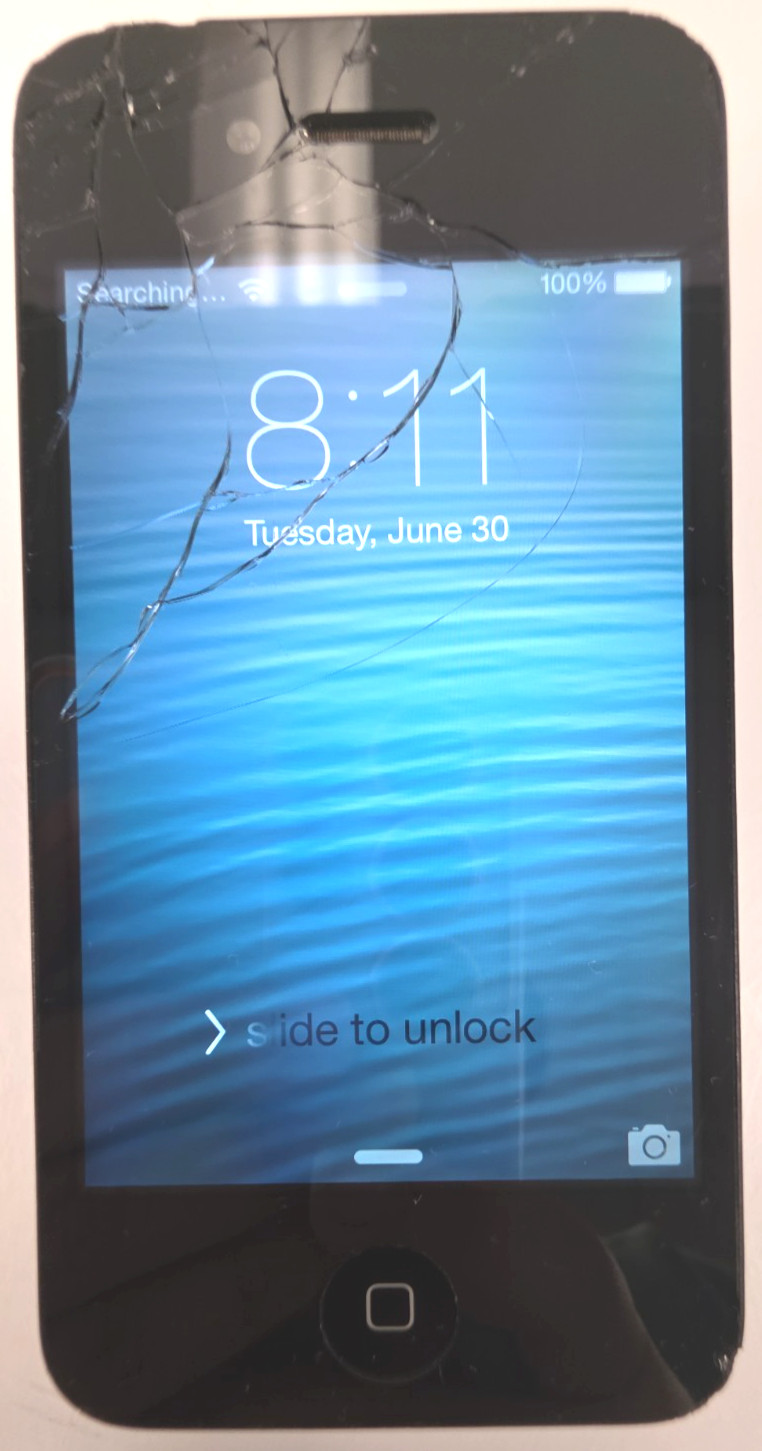 Apple iPhone 4| 3.4″| 16 GB| 512MB RAM| AT&T| 7.1.2 iOS| A1332| Cracked Screen