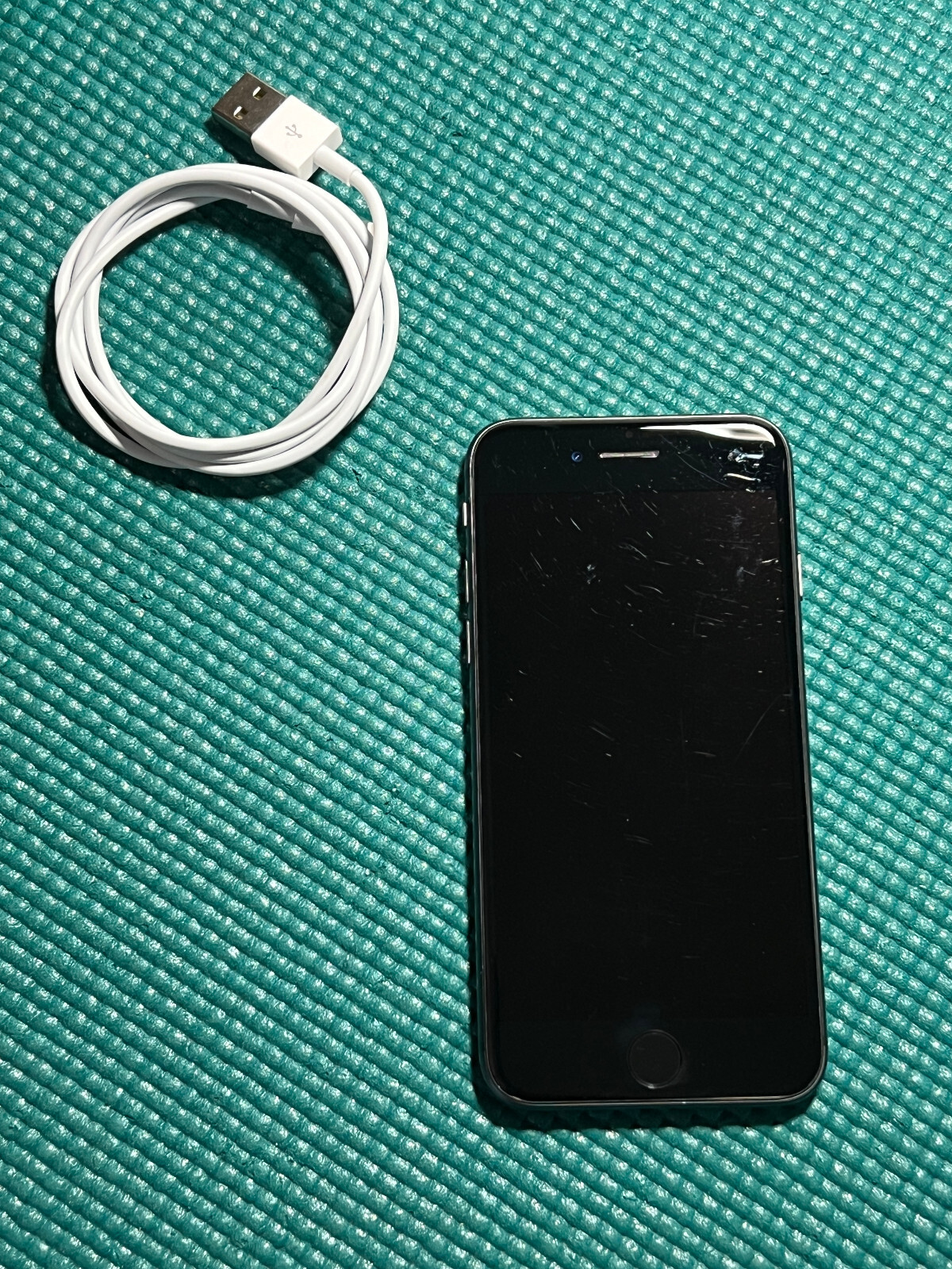 Apple iPhone 8 – 64GB – Space Gray (Unlocked) A1863 (CDMA + GSM)