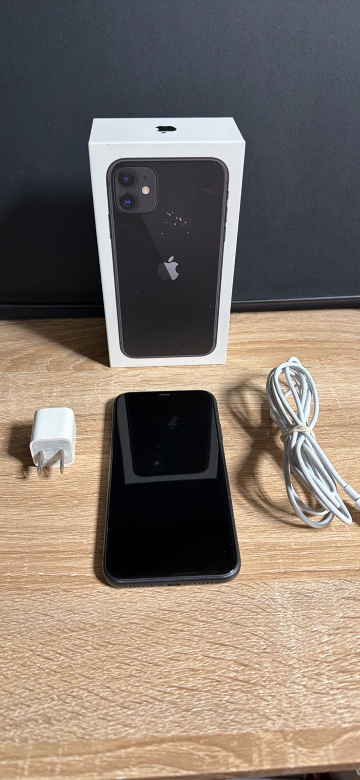 iPhone 11 64gb unlocked used Excellent Black w/ Box