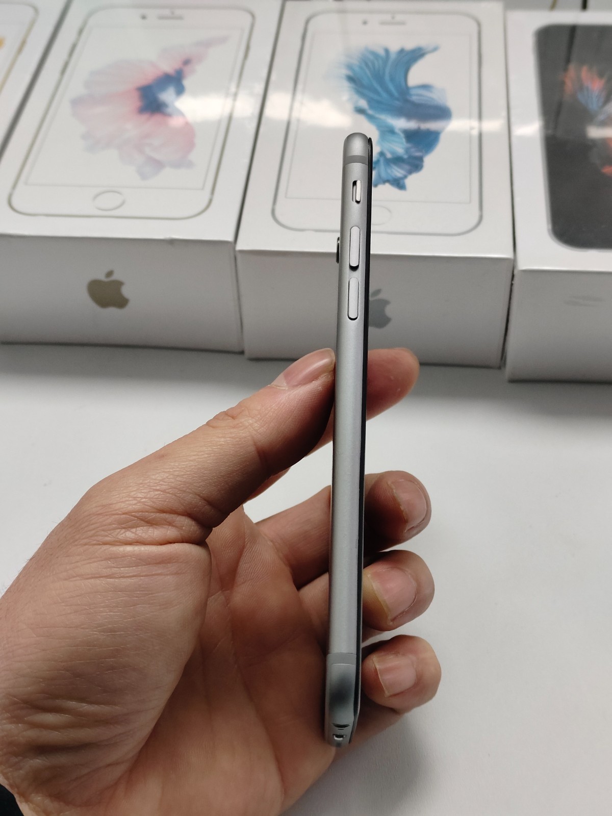 Boxed Apple iPhone 6s/6s PLUS 16/32/64/128GB Factory UNLOCKED(any carrier)