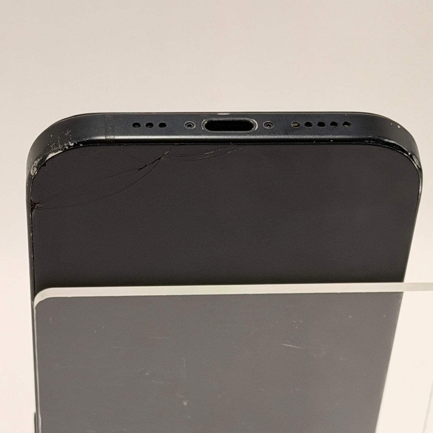 Broken Unlocked Apple iPhone 15 128GB 26.2.1 MTLV3LL/A Read