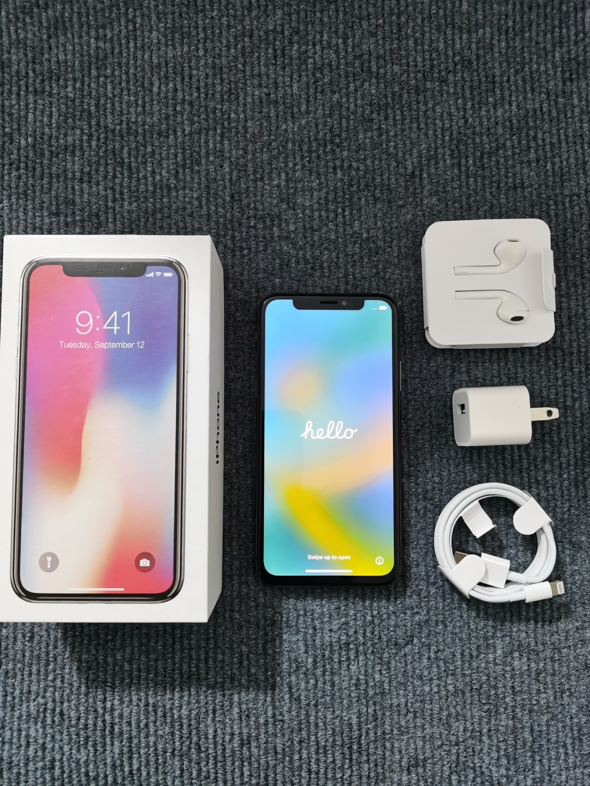 Good Apple iPhone X Unlocked 64/256GB Resealed With Accessories Random Color
