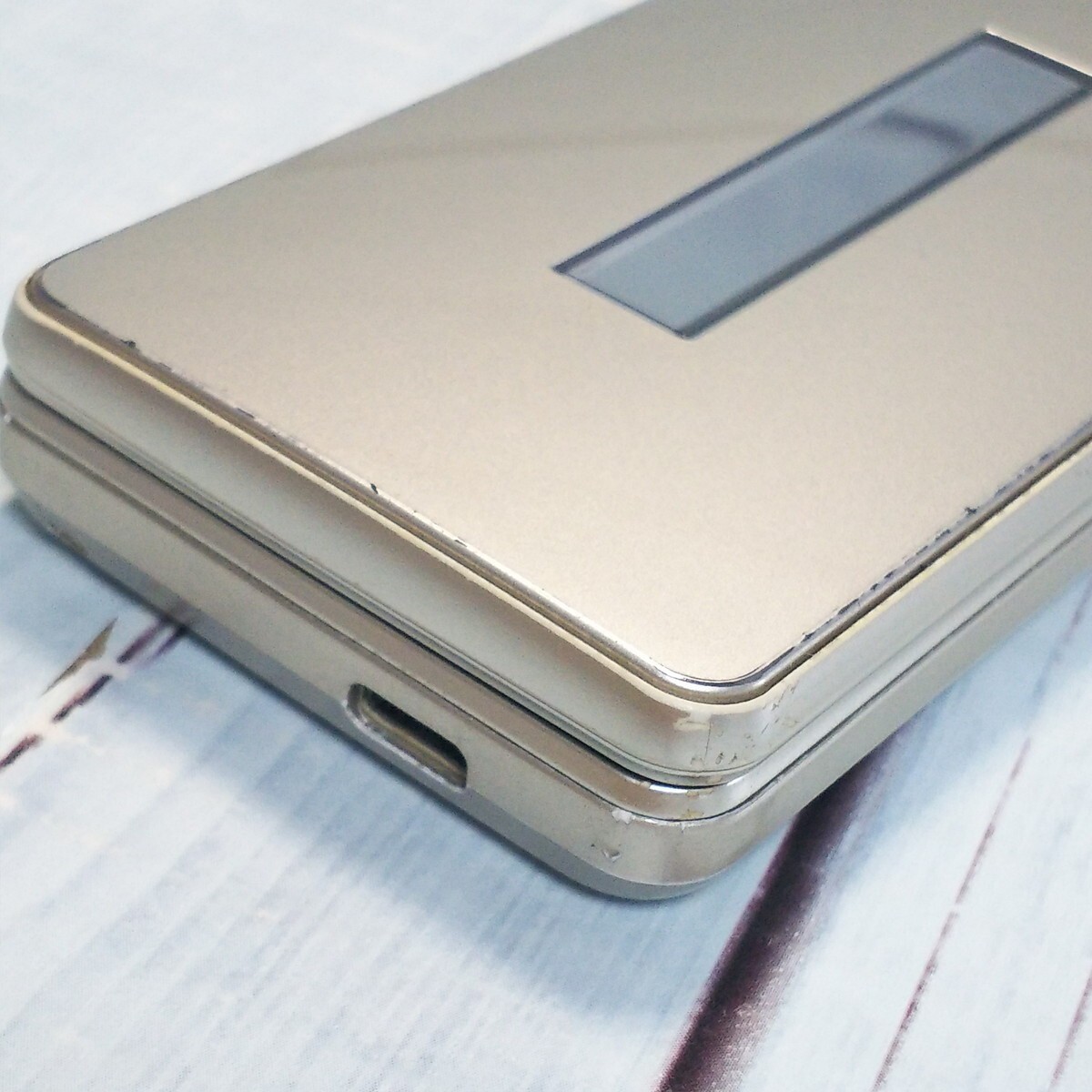 SHARP SH-02L AQUOS KEITAI Gold ANDROID FLIP PHONE UNLOCKED Sim Free from Japan