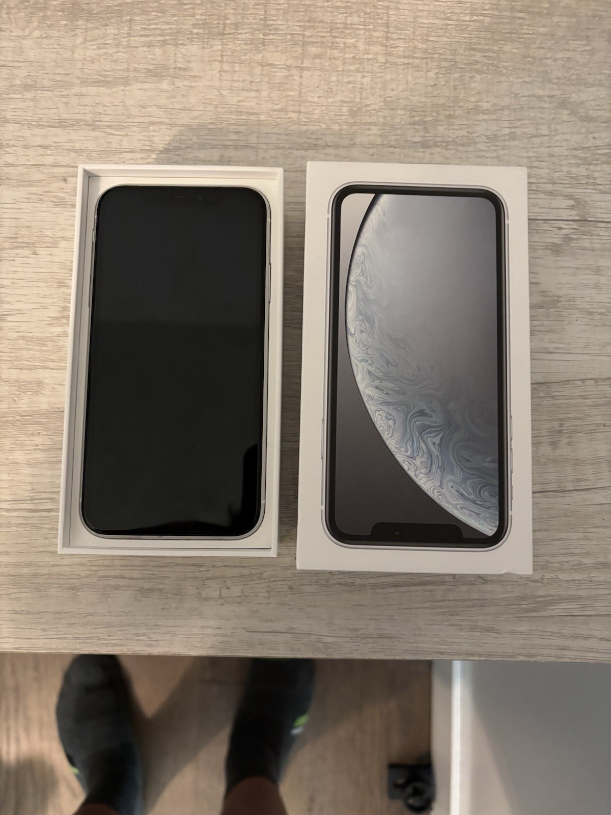 Apple iPhone XR 64GB White AT&T with the original box