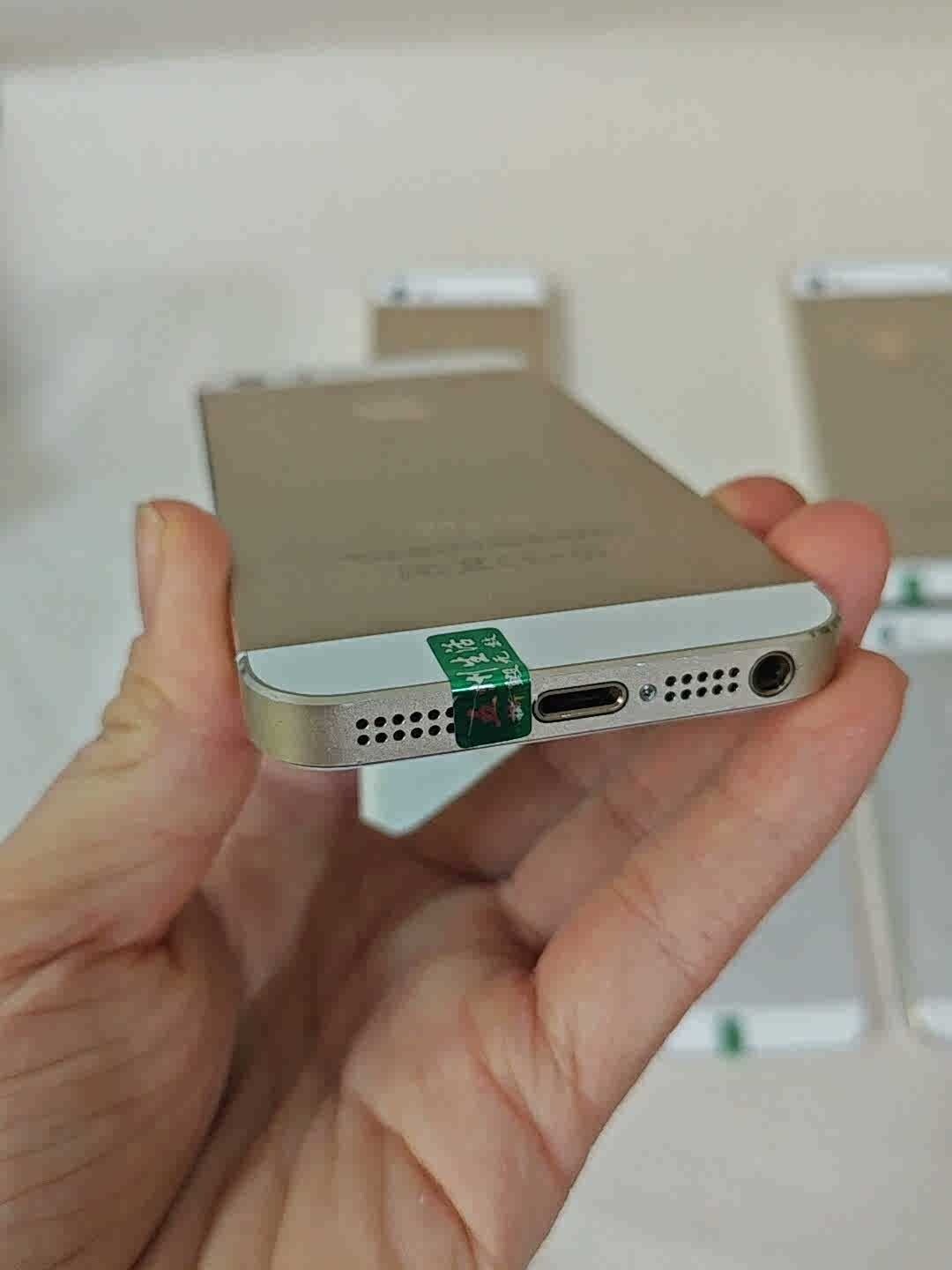📱 Apple iPhone 5S 16GB – random color Grade A usedphone with fingerprint📱
