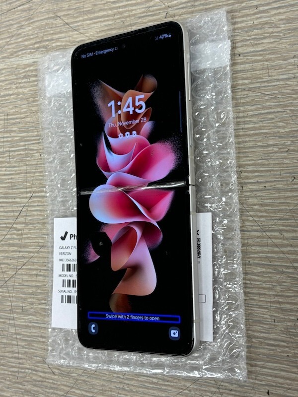 Samsung Galaxy Z Flip3 5G SM-F711U 128GB Cream (Verizon) Unlocked -Screen issues