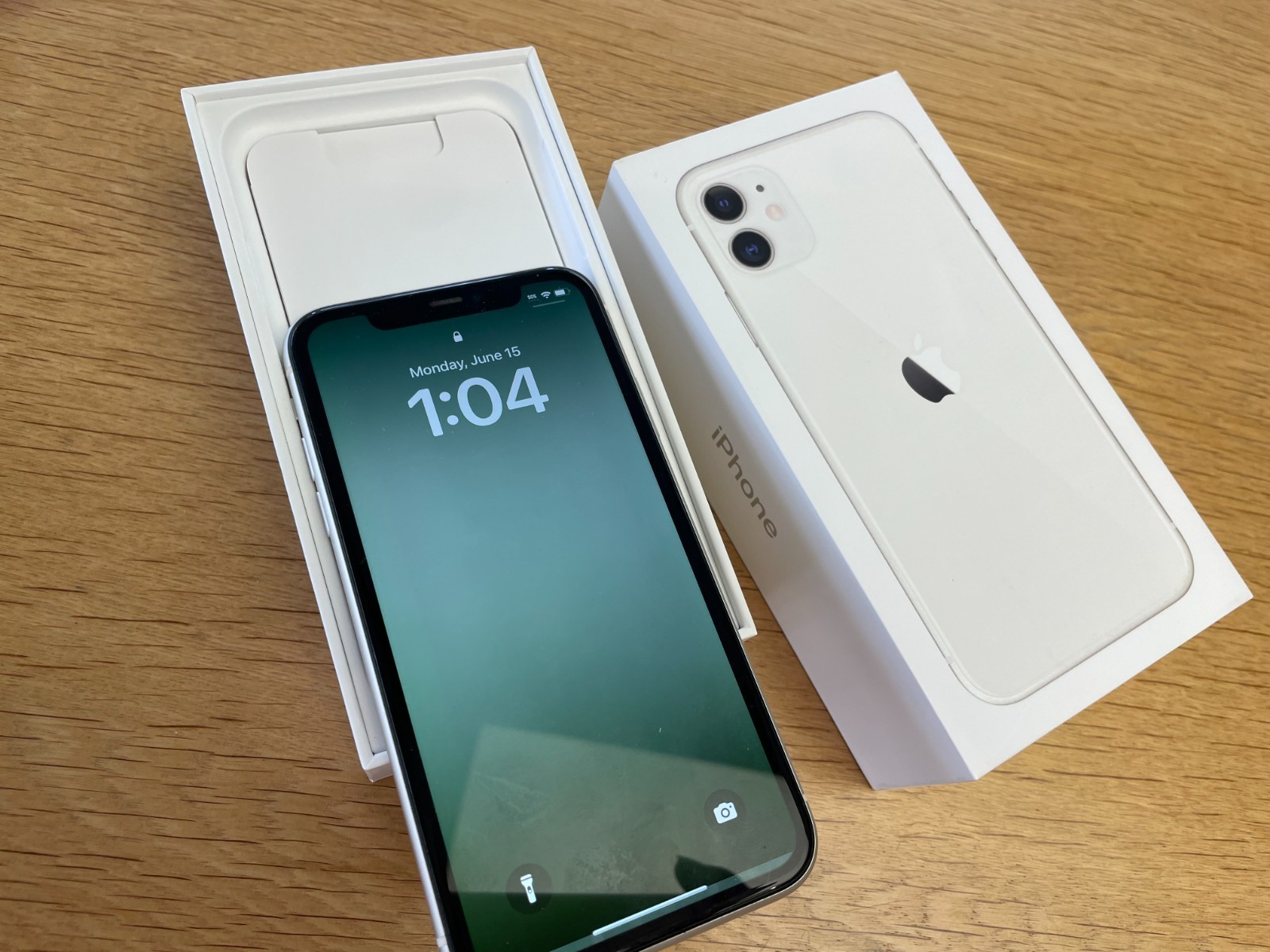 Apple iPhone 11 – 128 GB – Model A2111, White (T-Mobile)