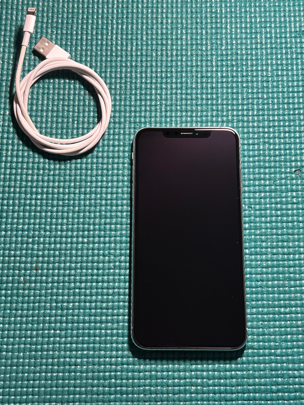 Apple iPhone XS Max – 64GB – Silver (Unlocked) A1921 (CDMA + GSM)