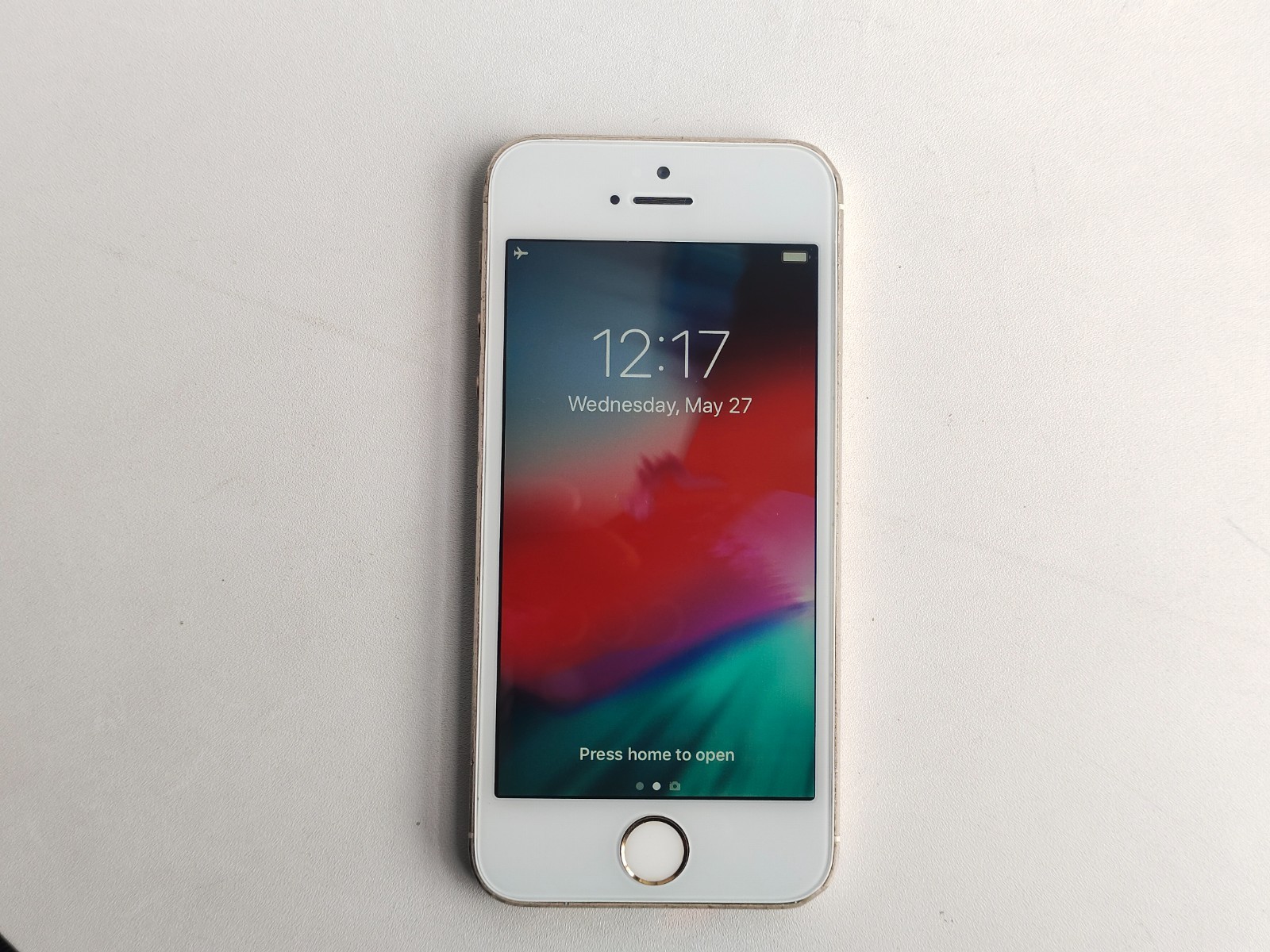 90%N ew Apple iPhone 5/5s 16/32/64GB Factory UNlocked(any carrier)All Color GOOD