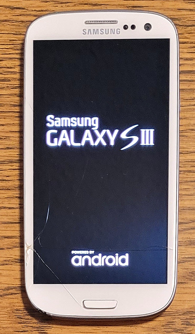 Samsung Galaxy S3 III SPH-L710T – White (Boost Mobile) Very Rare Smartphone-READ