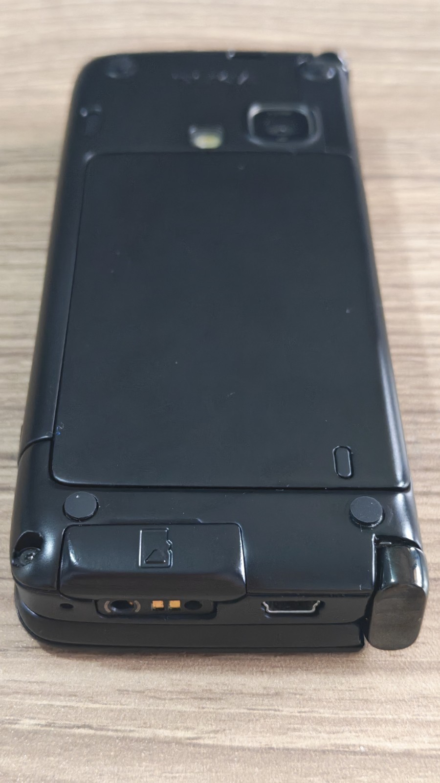 Excellent Nokia E90 Communicator Unlocked 128MB Random Color With Accessories