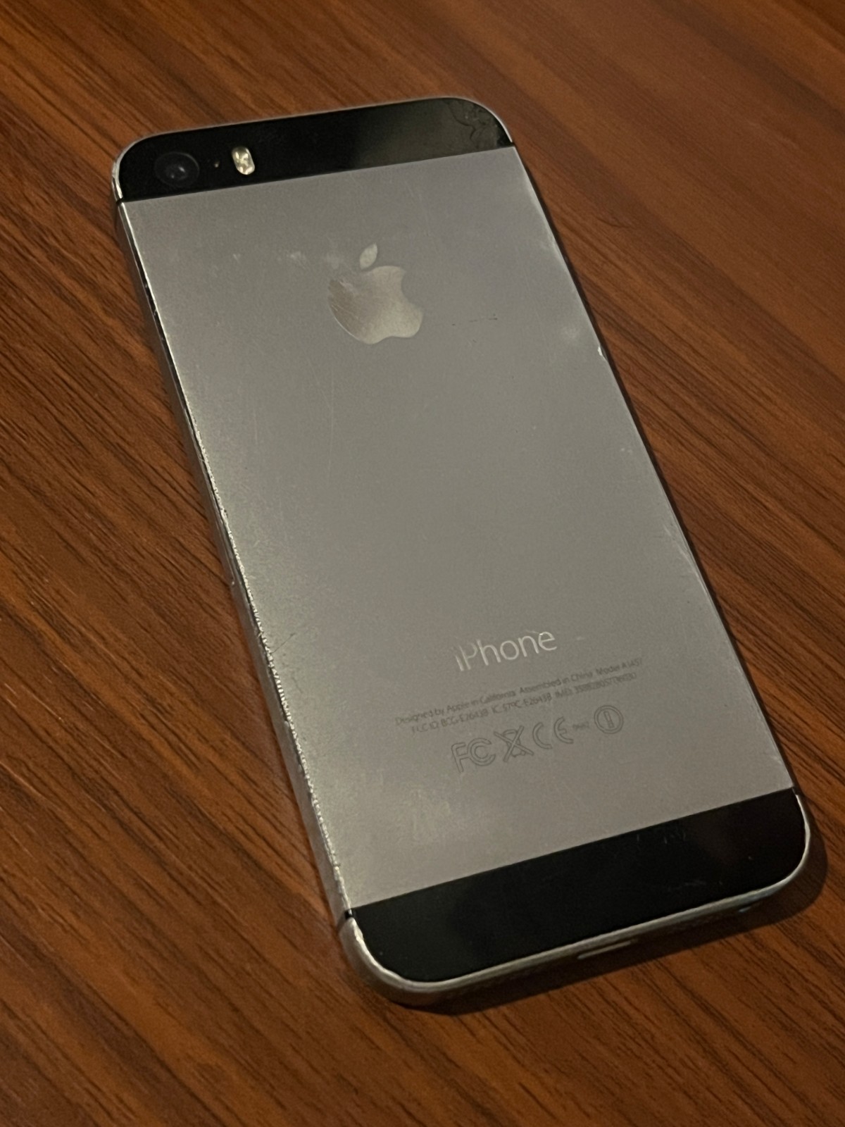 Apple iPhone 5S (A1457) 32GB Silver, No SIM/Cable, Factory Reset, old battery
